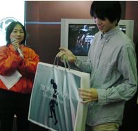 �K���T�o�C�o�[�Q��� �D���҂̑��R���󂳂�